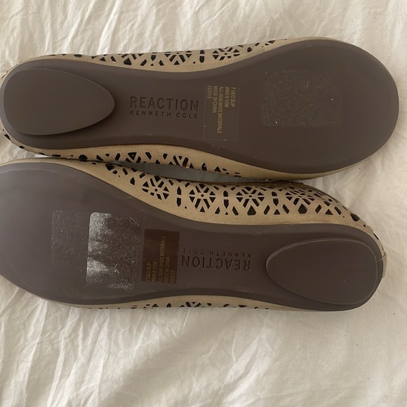 KENNETH COLE REACTION NEVER WORN FLATS - Picture 3 of 5